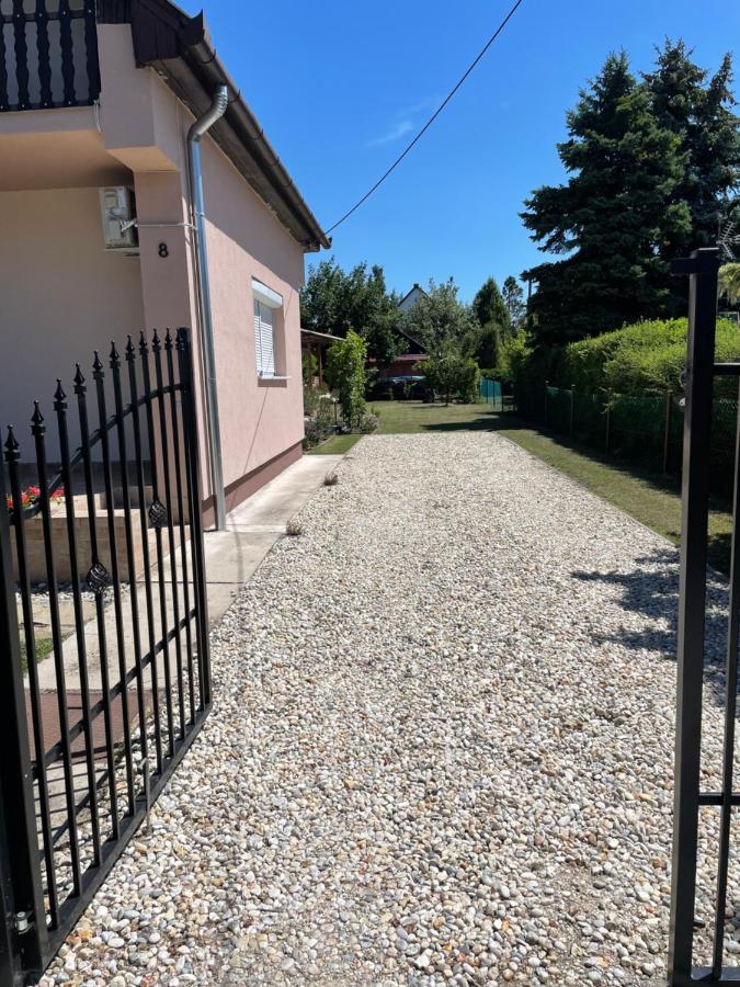 Villa Betti Balatonkeresztúr Esterno foto